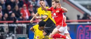 Er dürfte häufiger mal treffen. Benedict Hollerbach (r) im Spiel gegen Dortmund. 