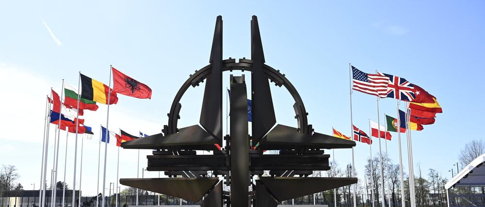 Noch weht die US-Flagge vor dem Brüsseler Nato-Hauptquartier. Die Europäer nehmen viel Geld in die Hand, damit sich das nicht ändert.