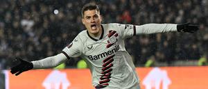 Leverkusens Patrik Schick bejubelt sein Tor zum 2:2. 