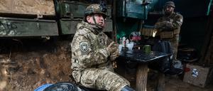 Ukrainische Soldaten an der Front bei Bachmut