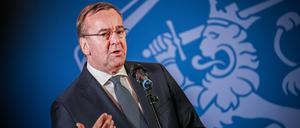 Boris Pistorius (SPD), Bundesminister der Verteidigung, gibt eine Pressekonferenz am 08.03.2024 in Helsinki.