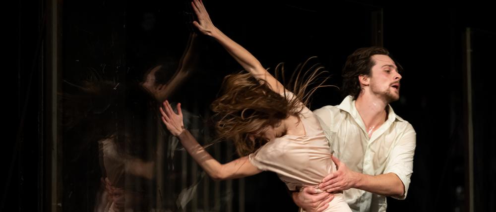 Im Klassiker „Café Müller“ zeigt sich, wie radikal die Choreografin Pina Bausch war.