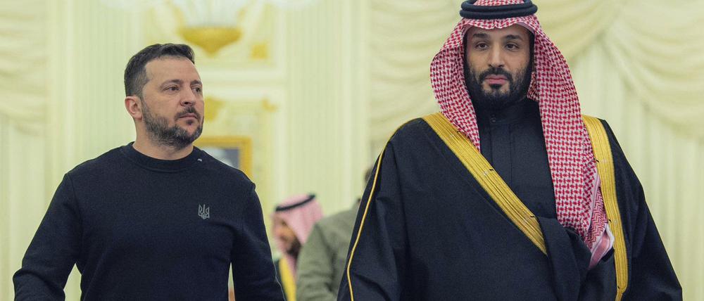 Der ukrainische Präsident Wolodymyr Selenskyj in Saudi-Arabien mit dem Kronzprinzen Mohammed bin Salman.