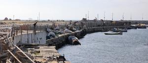  Blick auf einen beschädigten Hafen in Gaza-Stadt. 