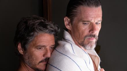 Silva (Pedro Pascal) und Jake (Ethan Hawke)
