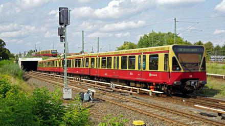 Ein Zug der Linie S8.