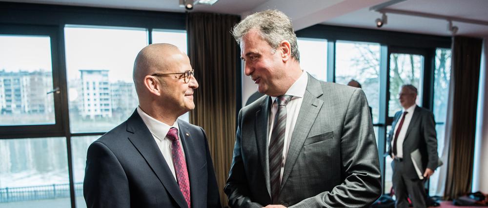 Bahn-Personalvorstand Martin Seiler (l.) und GDL-Chef Claus Weselsky