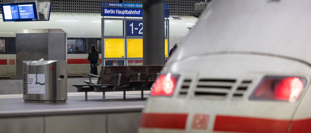 Bahnsteig am Berliner Hauptbahnhof (tief).