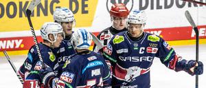 In den Play-offs müssen die Profis der Eisbären wieder füreinander einstehen.