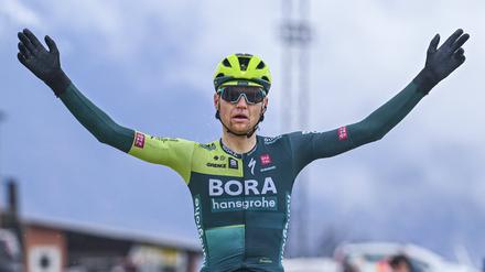 Alexander Wlassow gewinnt die siebte Etappe von Paris-Nizza.