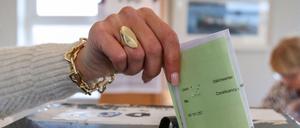 In Irland ist das Referendum über die Neufassung eines Verfassungsartikels zur Ehe und Rolle der Frau in der Familie gescheitert. 