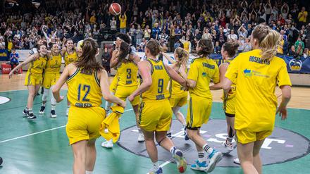 Geschafft. Alba Berlin hat das Spitzenspiel gegen Keltern gewonnen. 