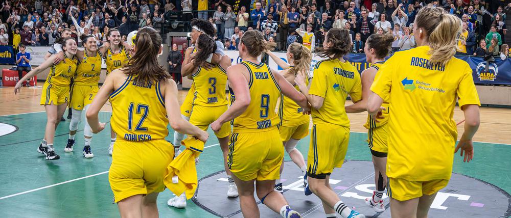 Geschafft. Alba Berlin hat das Spitzenspiel gegen Keltern gewonnen.