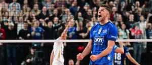 Erik Röhrs verwandelte gegen Izmir den Matchball und brachte seine Mannschaft damit ins Finale des CEV-Cups.