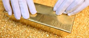 Der Goldpreis hat seinen Höhenflug mit der Spekulation auf fallende Zinsen fortgesetzt und ein Rekordhoch erreicht.
