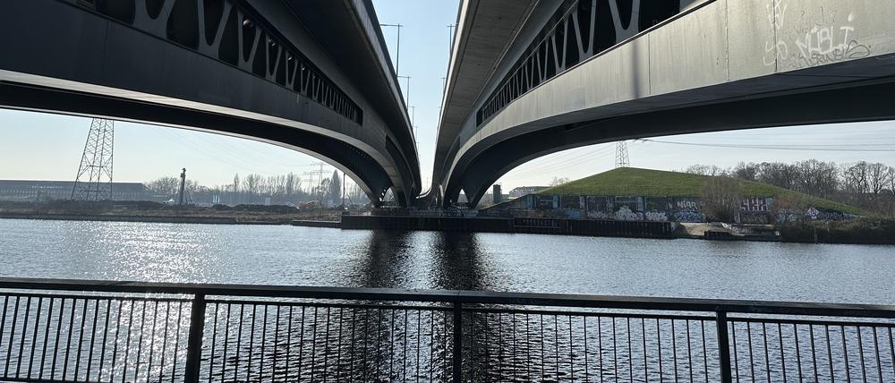 Die Minna-Todenhagen-Brücke im Berliner Bezirk Treptow-Köpenick.