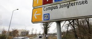 P+ R Parkplätze (wie hier am Jungfernsee) werden in Potsdam größtenteils von Anwohner oder Firmenmitarbeitern genutzt. Dies will die Stadt jetzt erschweren.