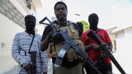 In den Slums wird er mit Che Guevara verglichen, sein eigenes Vorbild ist ein haitianischer Diktator: Gangleader Jimmy „Barbecue“ Chérizier.