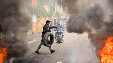 Haiti wird seit Tagen von einer Welle der Gewalt heimgesucht, die sich gegen die Regierung richtet.
