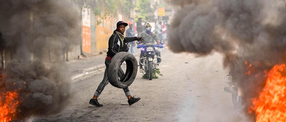 Haiti wird seit Tagen von einer Welle der Gewalt heimgesucht, die sich gegen die Regierung richtet.