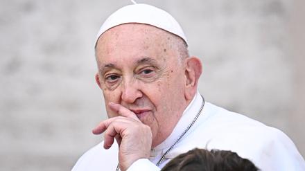 Papst Franziskus I. bei der wöchentlichen Generalaudienz auf dem Petersplatz. 