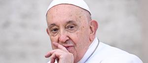 Papst Franziskus I. bei der wöchentlichen Generalaudienz auf dem Petersplatz. 