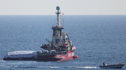 Die „Open Arms“ beim Verlassen des Hafens von Larnaka auf Zypern.