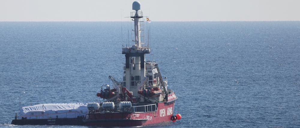 Die „Open Arms“ beim Verlassen des Hafens von Larnaka auf Zypern.