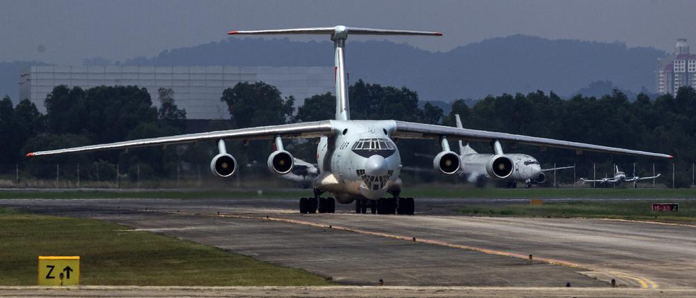 Eine Transportmaschine vom Typ Iljuschin IL-76 ist am Dienstag abgestürzt.
