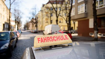 Bis zu 4500 Euro für die Fahrerlaubnis. Der Führerschein ist für viele kaum noch zu bezahlen. 