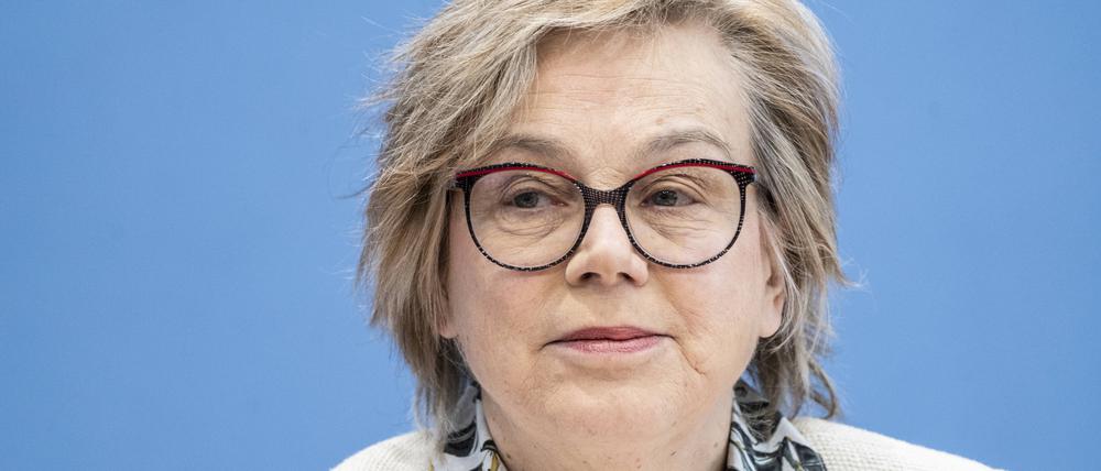 Eva Maria Welskop-Deffaa, die Präsidentin des Deutschen Caritasverbandes, befürwortet eine Verstärkung der militärischen Hilfe für die Ukraine. 