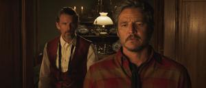 Jake (Ethan Hawke) und Silva (Pedro Pascal)