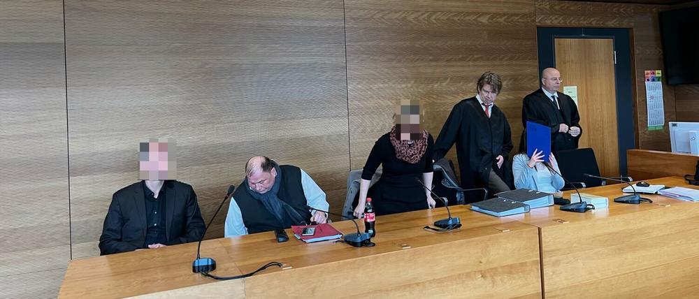 Die Anklagebank im Amtsgericht von Waren. 