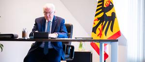 Bundespräsident Frank Walter Steinmeier in seinem provisorischen Büro in Espelkamp.
