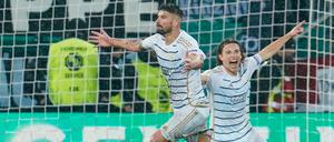 Kai Brünker (l.) hat gerade das 2:1 erzielt und Saarbrücken damit einmal mehr in dieser Pokalsaison in Ekstase versetzt.
