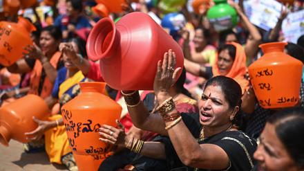 Schrei nach Wasser: Proteste gegen die Versorgungskrise im indischen Bengaluru, März 2024. 