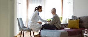 Krebspatientin bei der Psychotherapie