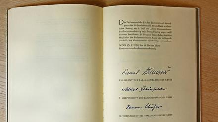 75 Jahre Grundgesetz: Faksimile des Original-Grundgesetzes von 1949.