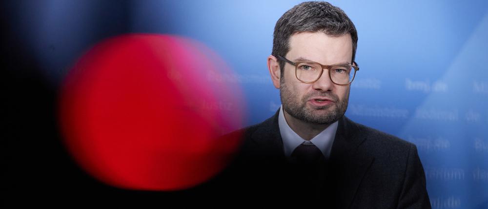 Will klarere gesetzliche Regeln für den Einsatz von verdeckten Ermittlern: Justizminister Marco Buschmann (FDP).