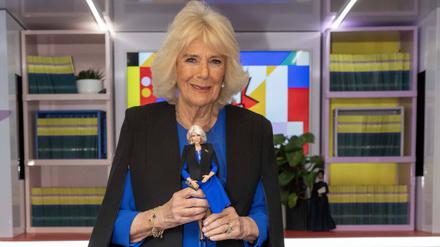 Königin Camilla mit „ihrer“ Barbie. 