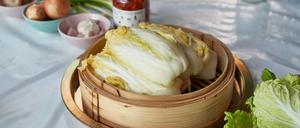 Kohl wird cool: Eingelegt mit Chilipaste ist Kimchi ein weltweites Phänomen geworden. 