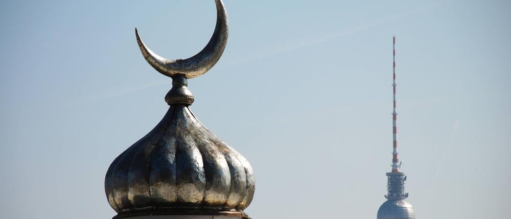 Berlin, Berlin, Dein Herz kennt keine Mauern: Während des Ramadan kommen sich nichtmuslimische Pflegemutter und muslimischer Pflegesohn noch näher.