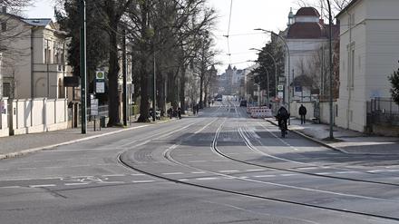 Blick auf die Friedrich-Ebert-Straße von der Puschkinallee: Ab Juni müssen die Gleise zwischen Helene-Lange-Straße und Puschkinallee saniert werden.