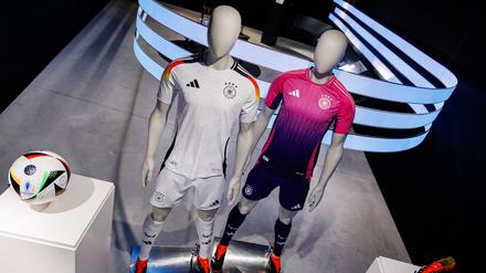 So sehen sie aus: die neuen DFB-Trikots.
