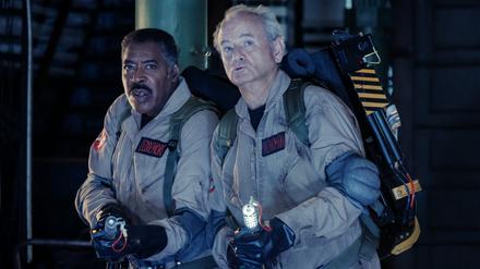 Geisterjäger kennen keinen Ruhestand. Winston (Ernie Hudson) und Peter (Bill Murray).