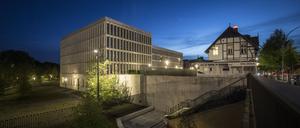 Links: Das Bundesinnenministerium Rechts: Das Restaurant Paris Moskau. Berlin, 25.04.2019. Berlin Deutschland *** Left The Federal Ministry of the Interior Right The Restaurant Paris Moscow Berlin 25 04 2019 Berlin Germany PUBLICATIONxINxGERxSUIxAUTxONLY Copyright: xFlorianxGaertner/photothek.netx