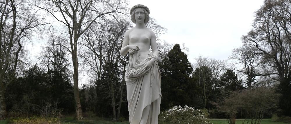 lbert Wolffs "Flora"-Skulptur im Marlygarten Potsdam.