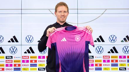 Julian Nagelsmann gefällt das neue Auswärtstrikot der deutschen Nationalmannschaft.