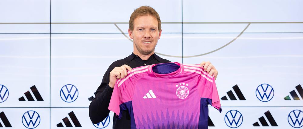 Julian Nagelsmann gefällt das neue Auswärtstrikot der deutschen Nationalmannschaft.