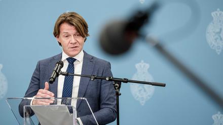 Kim Putters, Sozialdemokrat, spricht während der Präsentation seines Abschlussberichts über die Formation. Er hat Gespräche mit Pieter Omtzigt (NSC), Geert Wilders (PVV), Caroline van der Plas (BBB) und Dilan Yesilgoz (VVD) über eine mögliche Zusammenarbeit geführt. 
